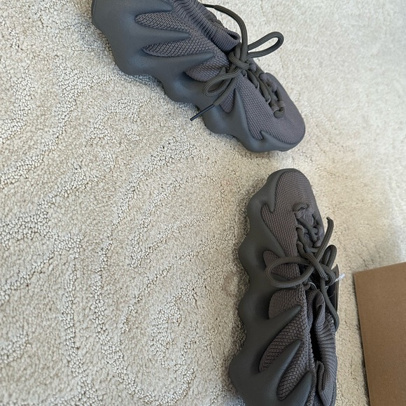 Yeezy 450 size 6.5 never worn in box - Picture 5 of 5